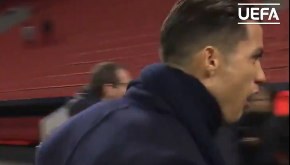 Wraaaaaaa! :))) Ronaldo, faza GENIALA cand nimeni nu se astepta! Ce a facut cand a trecut pe langa o camera de filmat