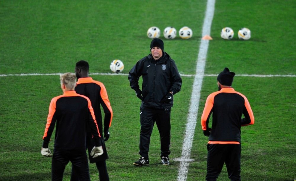 Conditia ca Dan Petrescu sa fie lasat sa plece gratis de la CFR Cluj, desi are clauza de reziliere de 5 milioane de euro