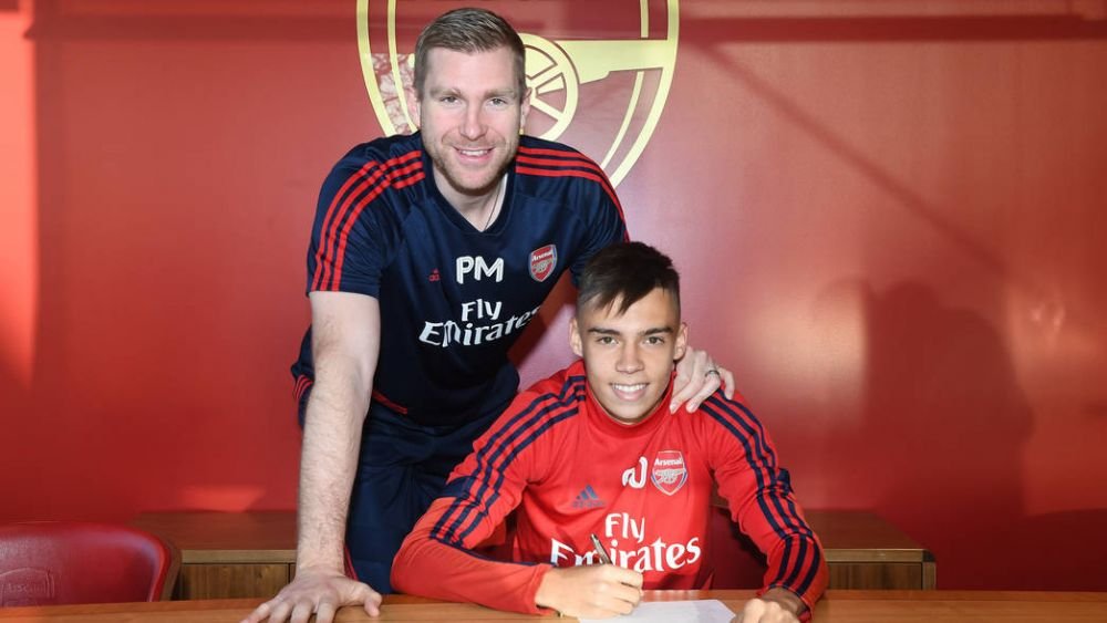 Un roman a semnat PRIMUL CONTRACT profesionist cu Arsenal! Anuntul facut de club si declaratia jucatorului