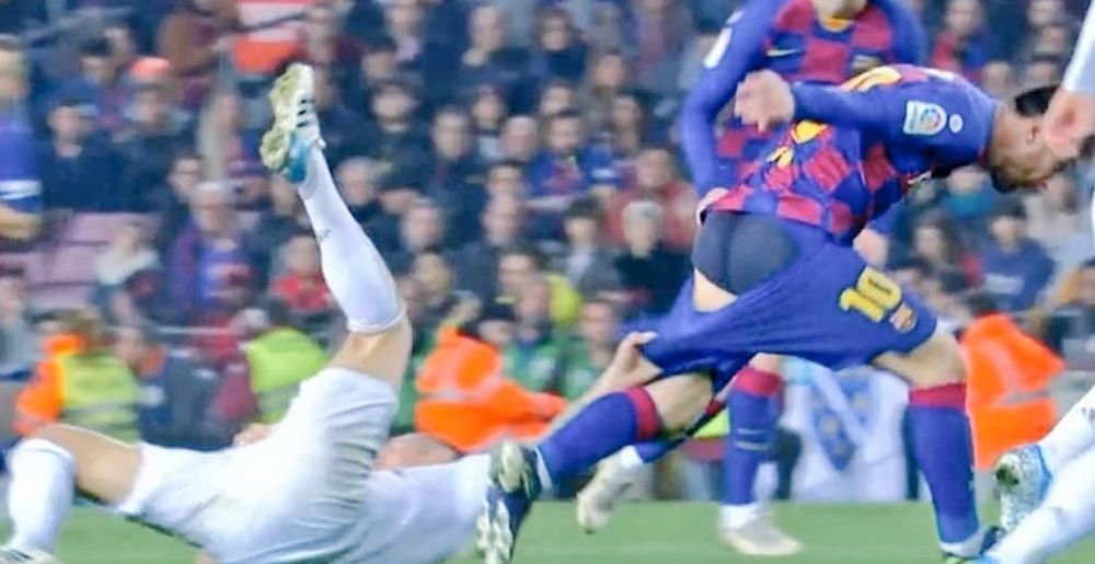 I-a dat PANTALONII JOS lui Messi! Momentul NEVAZUT de la El Clasico! Superstarul Barcelonei era sa ramana in fundul gol pe teren