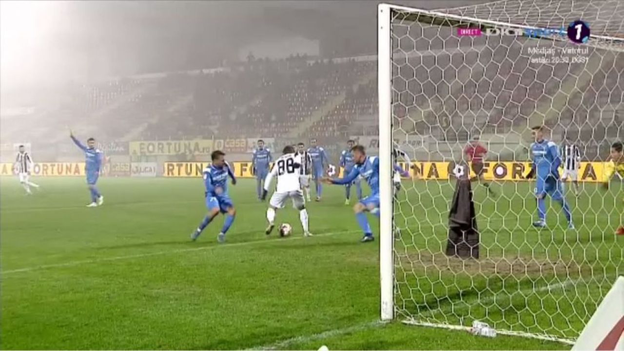 Messi si Ronaldinho APLAUDA in picioare faza asta! Festivalul CALCAIELOR pentru golul SEZONULUI la Astra! Ce au facut Alibec si Begue_2