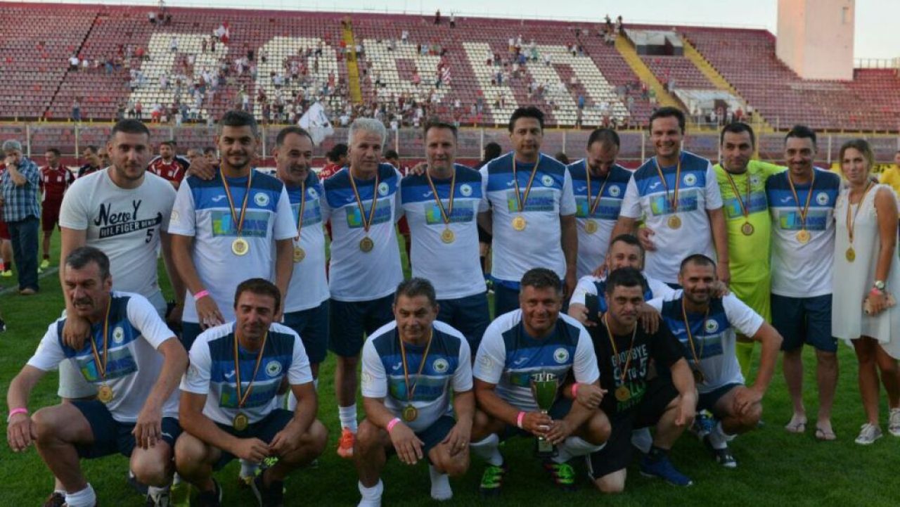 L-a imbratisat prin plasa pe Piturca la meciul cu Anderlecht si Miron Cozma l-a batut pe Danut Lupu dupa ce il faultase_2