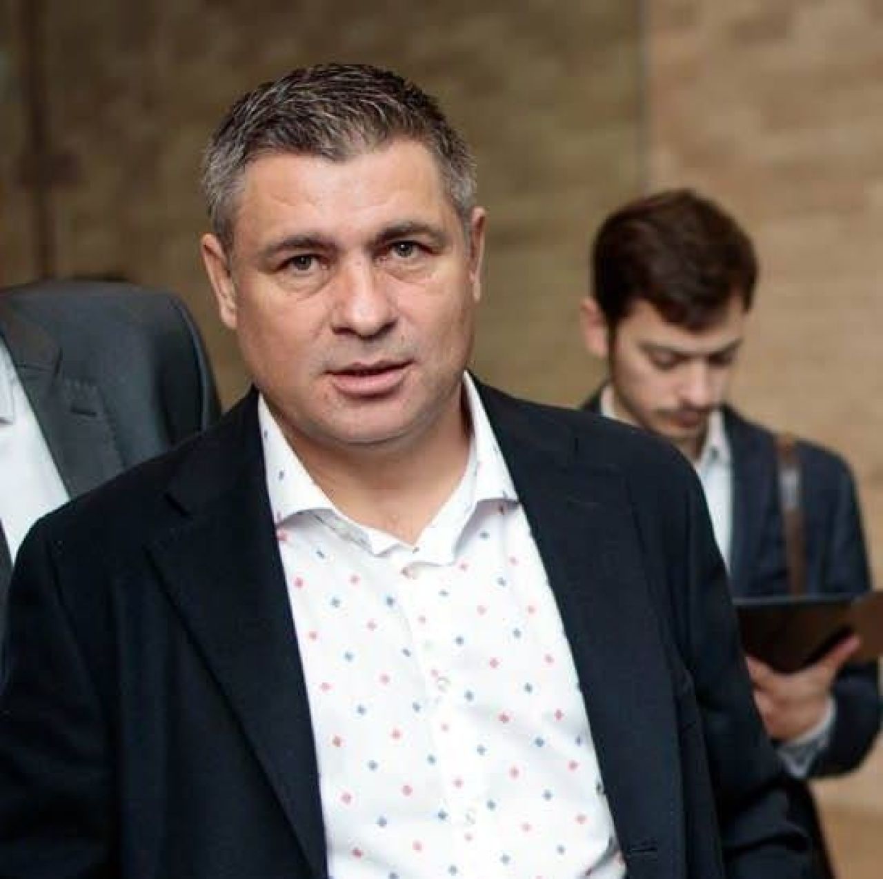 L-a imbratisat prin plasa pe Piturca la meciul cu Anderlecht si Miron Cozma l-a batut pe Danut Lupu dupa ce il faultase_4