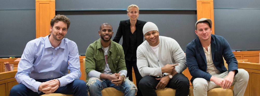 Ea e profesoara de business a vedetelor din fotbal. A colaborat cu Ferguson si i-a invatat totul despre afaceri pe Kaka, Dani Alves si Pique