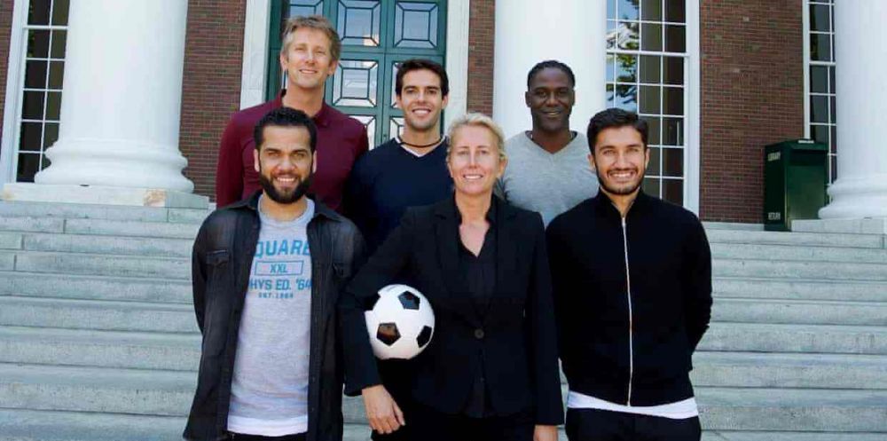 Ea e profesoara de business a vedetelor din fotbal. A colaborat cu Ferguson si i-a invatat totul despre afaceri pe Kaka, Dani Alves si Pique_2
