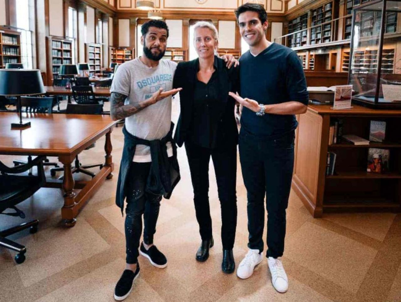 Ea e profesoara de business a vedetelor din fotbal. A colaborat cu Ferguson si i-a invatat totul despre afaceri pe Kaka, Dani Alves si Pique_4
