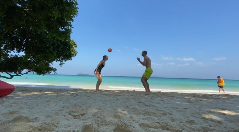 A ajuns sa se antreneze cu IUBITA MODEL PE PLAJA dupa ce FCSB a renuntat la el! A publicat imagini de senzatie pe net!