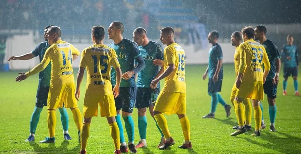 Din MAGIA fotbalului romanesc! Dat afara in sunetele haitei de lupi, Lincar a fost prezentat la miezul noptii: 