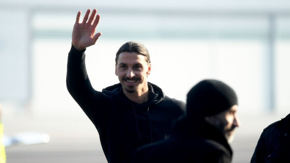 S-a intorZ-LA-TANc! Primele imagini cu Ibrahimovic in tricoul lui Milan si mesajul suedezului pentru fani: Voi face stadionul sa sara, din nou!