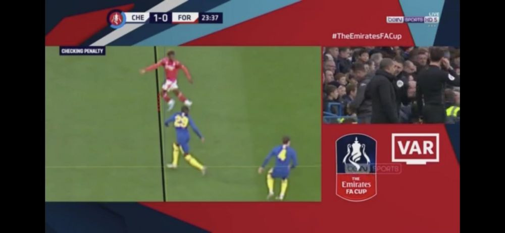 VAR-ul socheaza din nou! Pana si fanii lui Chelsea au fost scandalizati, desi decizia i-a avantajat! Ce se intampla la aceasta faza