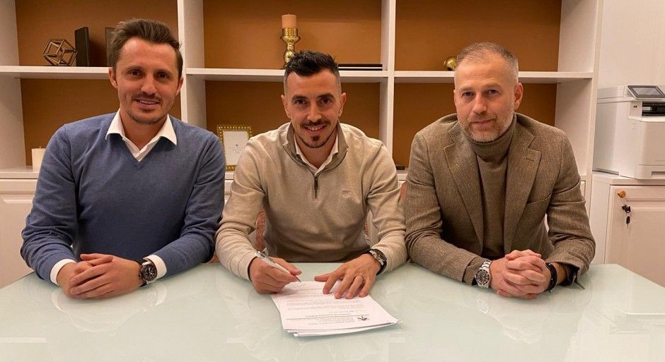 L-a trimis Becali la o rivala ca sa-l ajute in play-off?! Atacantul dat afara de FCSB tocmai a semnat cu o alta echipa! Unde va juca Hora_3