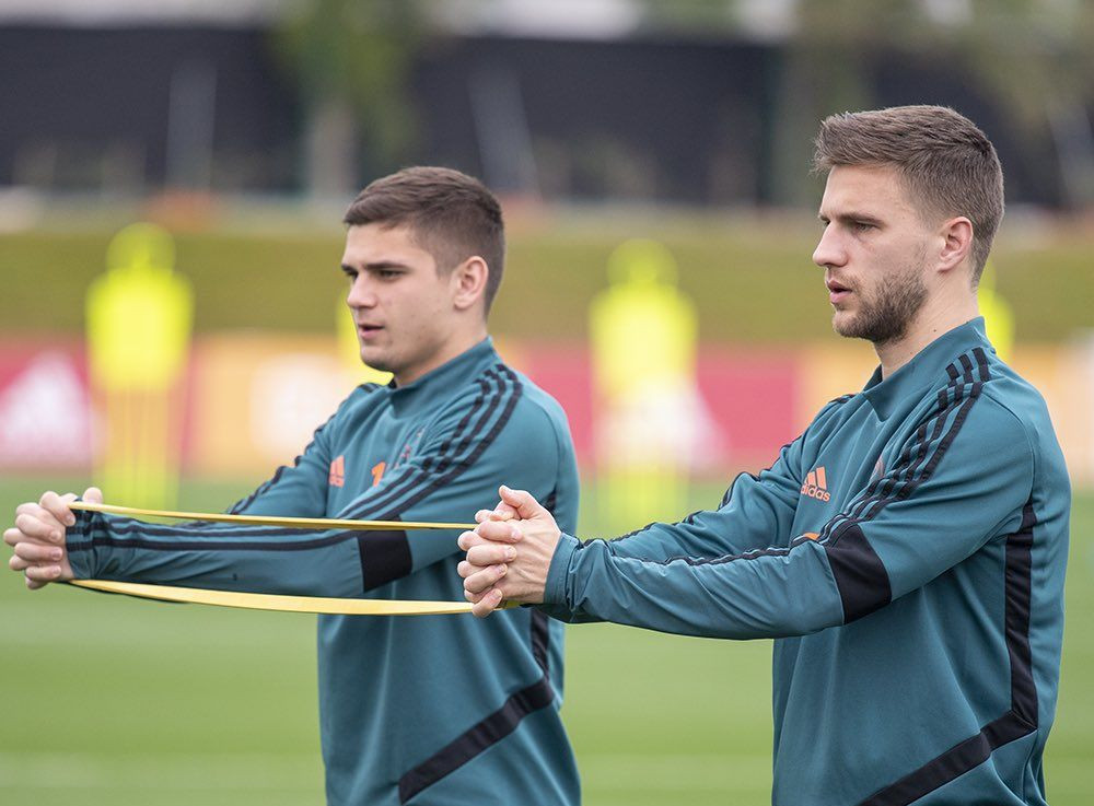 Antrenorul lui Ajax il LAUDA pe Razvan Marin: Are o tehnica fabuloasa! Ce trebuie sa faca romanul pentru a ajunge TITULAR