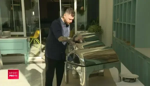 Fostul castigator de la Masterchef va gati cu multa ceapa, special pentru Nistor! Ce mananca leii in cantonament