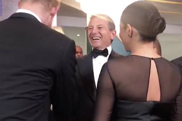 'Stii ca pune si voci pe desene animate?' Imaginile incredibile care fac inconjurul Planetei! Cum ii cauta de lucru Printul Harry lui Meghan Markle_1