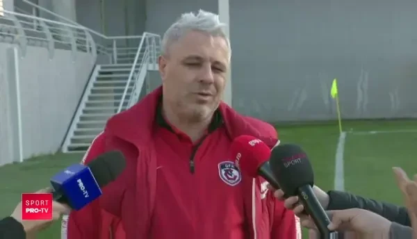 Nu-mi plac baietii, dar imi place Radoi! :)) Cum a comentat sumudica numirea lui Radoi la nationala si a lui Mutu la tineret