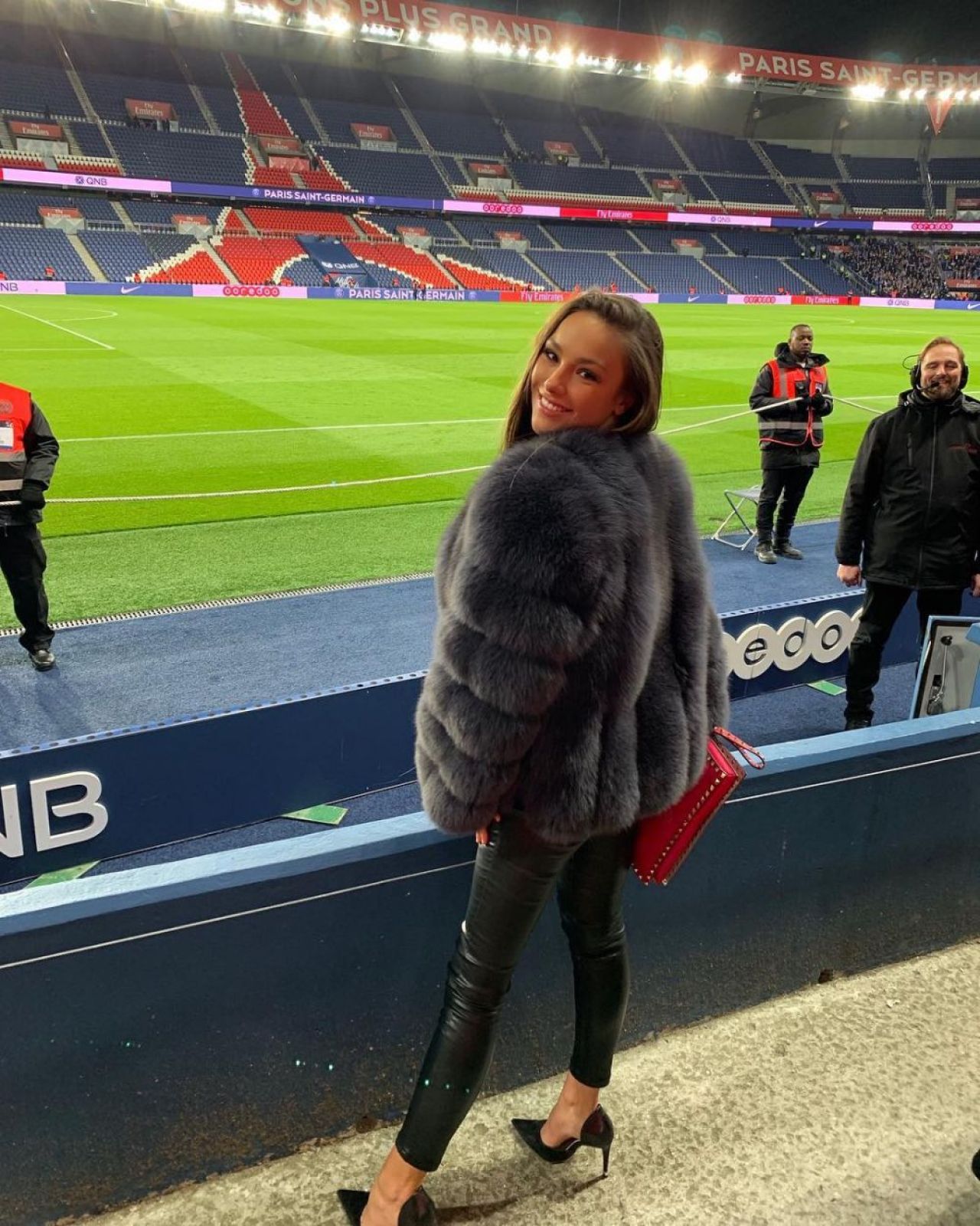 I-a cazut in PLASA celei mai SEXY ISPITE! Nu o sa iti vina sa crezi cum arata SUPERBITATEA care i-a luat mintile lui Neymar | FOTO_2