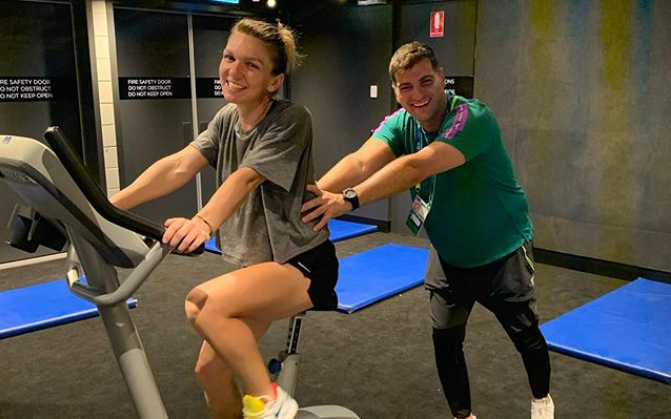 Simona Halep s-a logodit cu Toni Iuruc! Imaginea in care campioana en-titre de la Wimbledon radiaza de fericire si le arata apropiatilor inelul _3