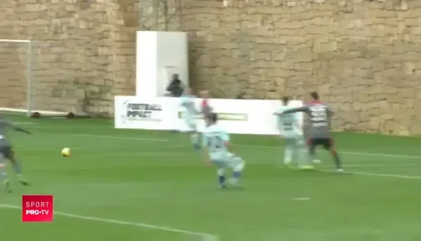 VIDEO | Era sa-i SPARGA CAPUL! Penalty scos de Olaru dupa un fault INCREDIBIL al unui rus! Ce a putut sa-i faca in careu