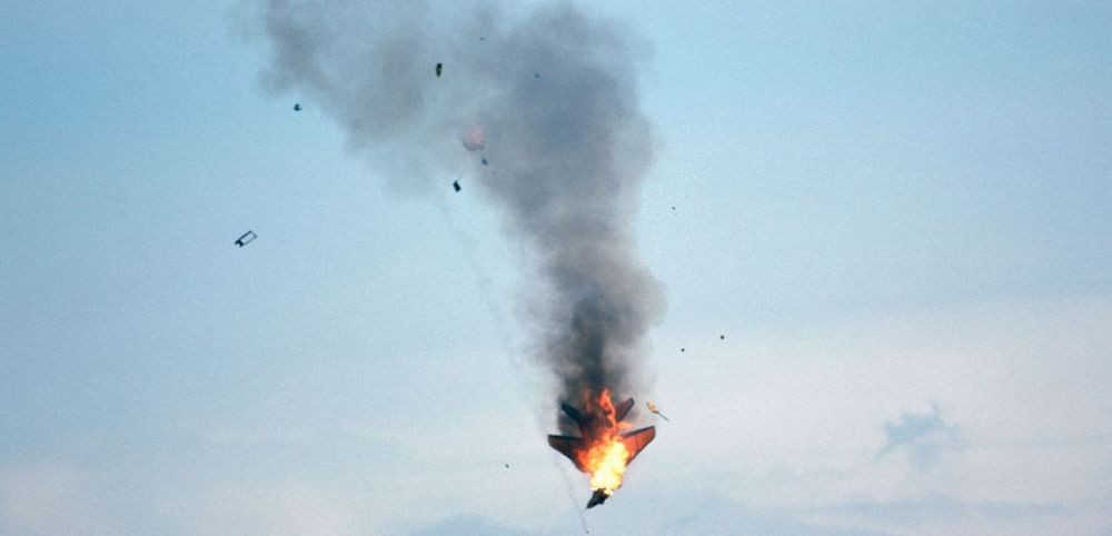 Un avion de acrobatie s-a prabusit inaintea show-ului! Cel putin 3 oameni au murit. Detalii de ultima ora