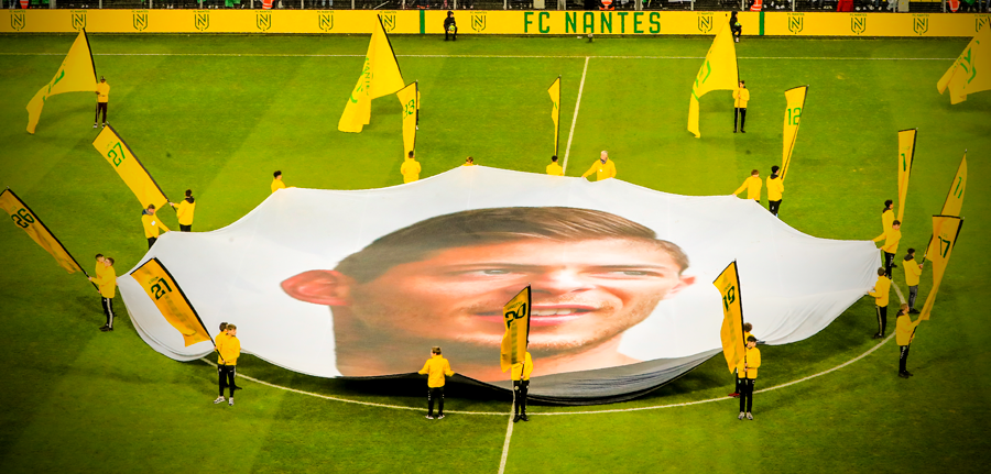 IMPRESIONANT! Un stadion PLIN de lacrimi pentru Sala. Coregrafie pe TOATA arena pentru jucatorul mort intr-un accident tragic anul trecut_2