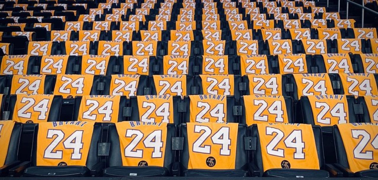 FA-BU-LOS! Omagiu emotionant pentru Kobe Bryant la primul meci din Staples Center dupa moartea sa tragica! TOATA SALA ii va purta tricoul_3
