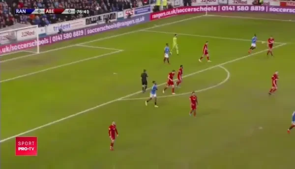 EXCLUSIV WWW.SPORT.RO | VIDEO: Aplauze in picioare, de doua ori aproape de gol! TOT CE A FACUT Ianis Hagi in primul meci la Rangers si in ce rol l-a folosit Gerrard