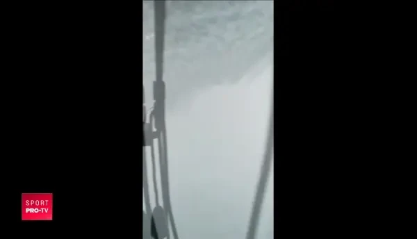 VIDEO | Dinamo E BLOCATA de 12 ORE intr-un AUTOCAR! Codul ROSU i-a afectat pe jucatorii "cainilor"