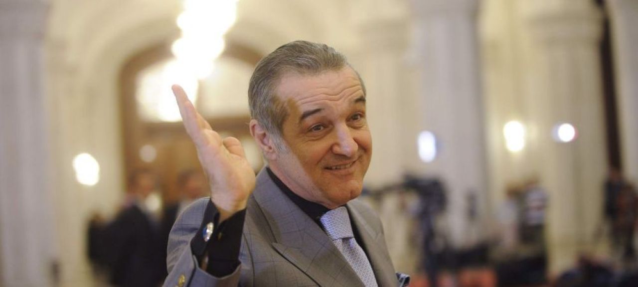 A SUNAT GIGI?! FCSB a facut DUBLA SCHIMBARE la pauza! Morutan si Gnohere au intrat. Pe cine a SCOS Vintila_3