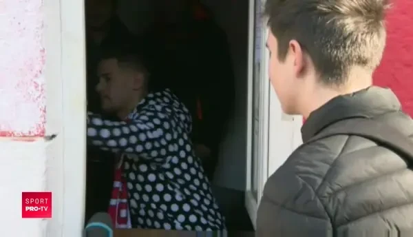Arde Arena Nationala! Dinamovistii Ricardo Grigore, Robert Moldoveanu si Vali Lazar le-au vandut bilete fanilor! Cate tichete s-au vandut cu 3 zile inainte de derby! VIDEO
