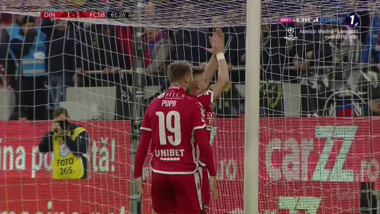 Aroganta lui Lazar a declansat NEBUNIA! I-a aplaudat pe stelisti, care au aruncat cu scaune dupa el! Tanase i-a pus mana in gat, apoi meciul s-a oprit! Filmul complet al minutelor demente din derby_4