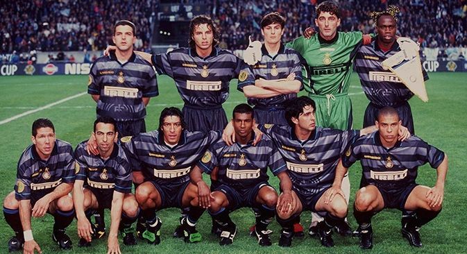 O fosta vedeta de la Inter Milano si AC Milan a devenit preot si predica contra mafiei din fotbal_4