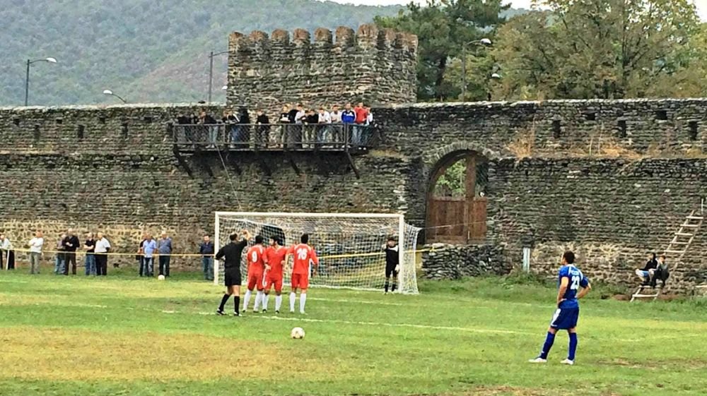 Uitati de “autobaza” bagata in poarta. Stadionul acestei echipe chiar este o fortareata!_7