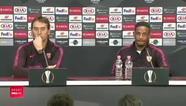 Moment comic la conferinta Sevillei! Un translator a tradus o intrebare din spaniola in...spaniola. Vezi aici intamplarea