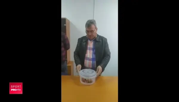 Ca la noi, la NIMENI! :) Semifinalele Cupei Romaniei din Ilfov au fost extrase dintr-o cutie de inghetata