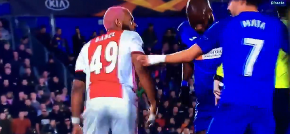 FAZA ANULUI! Babel l-a faultat pe Nyom, apoi a luat-o RAZNA si a inceput sa se tavaleasca! Ce a facut in fata arbitrului