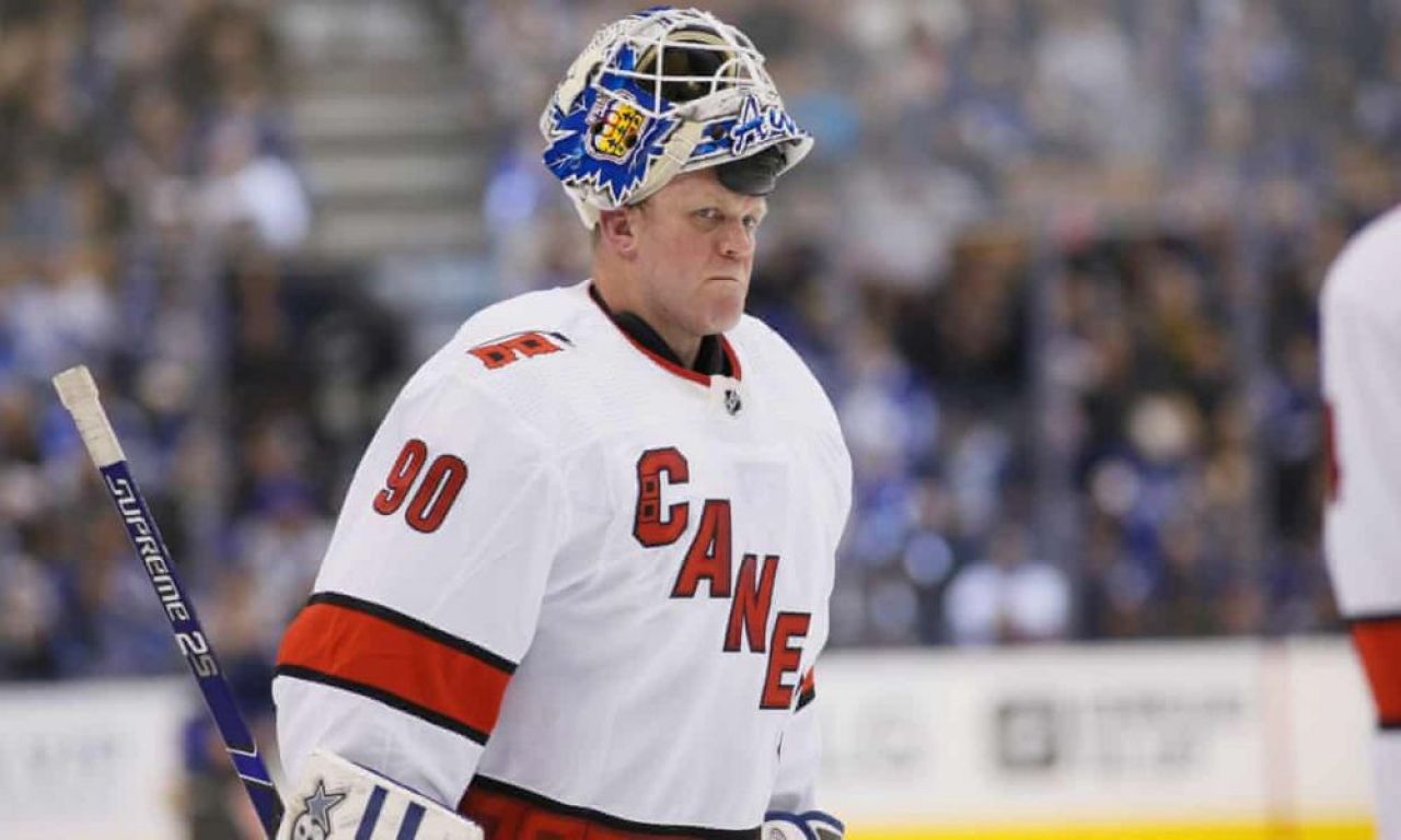 Poveste de Hollywood: l-au luat de pe masina de curatat gheata si a debutat in NHL la 42 de ani_1