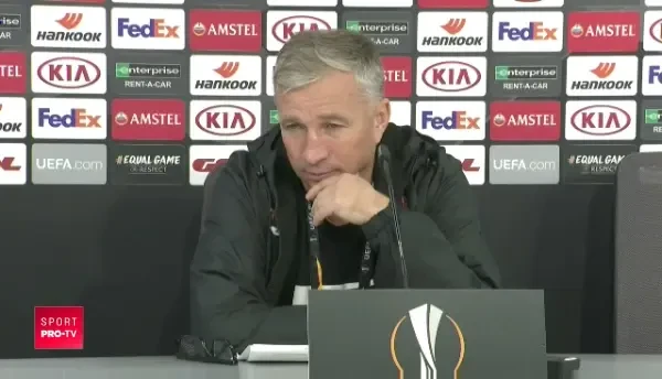 BREAKING NEWS: Petrescu si-a iesit din minti! A adus FOILE cu regulamentul, apoi le-a trantit pe masa! Acuza ca CFR-ului i s-a furat calificarea: Sa se duca sa se uite! Nu se poate asa ceva!