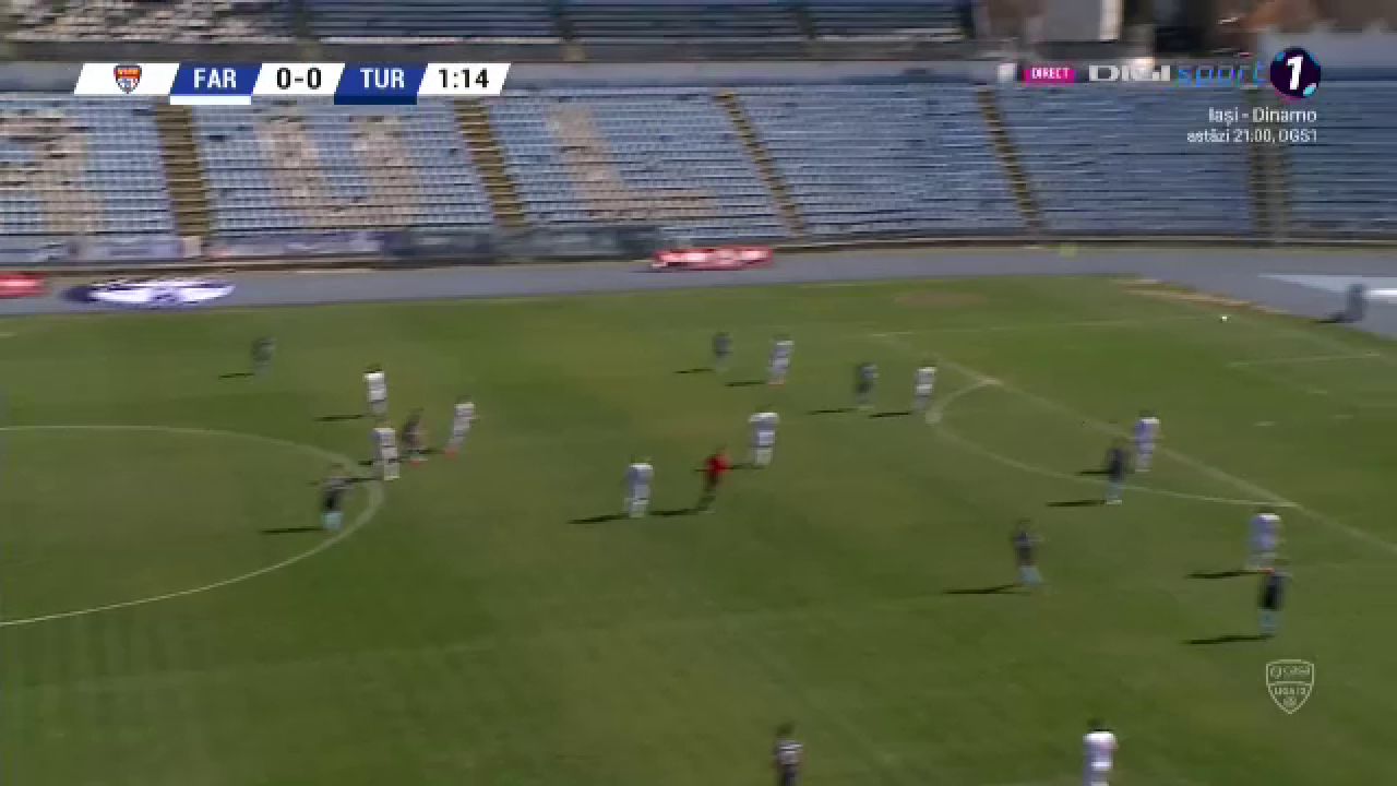 CE TORPILA! Jucatorul lui Turris era aproape sa inscrie GOLUL SAPTAMANII cu un sut de la mijlocul terenului_1