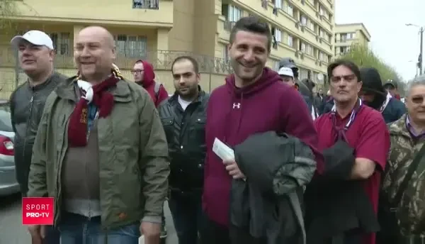 Rapid a lasat oamenii in stadion pentru meciul cu Resita, apoi a aflat ca trebuie sa INCHIDA PORTILE! NEBUNIE la intrarea in stadion: oamenii sunt furiosi! Detalii de ultima ora