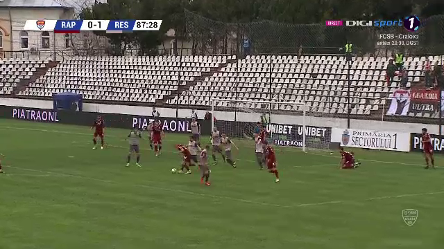 Un penalty atat de rusinos incat Rapid trebuia sa-l dea PESTE POARTA! Comentatorul meciului, revoltat de simularea INCREDIBILA a lui Hlistei! Scene IREALE in Rapid - Resita_2