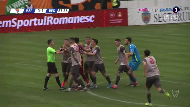 Un penalty atat de rusinos incat Rapid trebuia sa-l dea PESTE POARTA! Comentatorul meciului, revoltat de simularea INCREDIBILA a lui Hlistei! Scene IREALE in Rapid - Resita_5