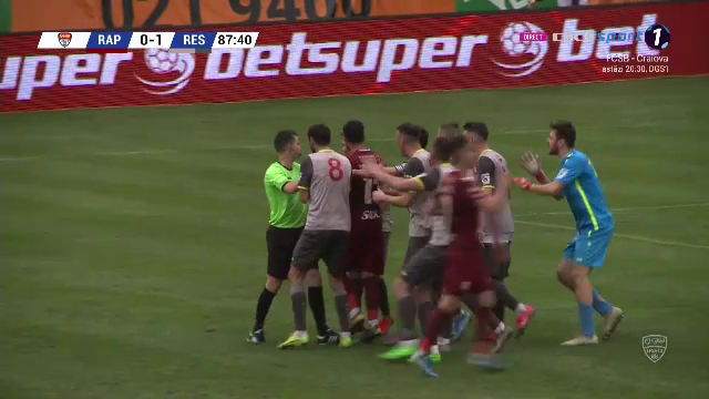 Un penalty atat de rusinos incat Rapid trebuia sa-l dea PESTE POARTA! Comentatorul meciului, revoltat de simularea INCREDIBILA a lui Hlistei! Scene IREALE in Rapid - Resita_6