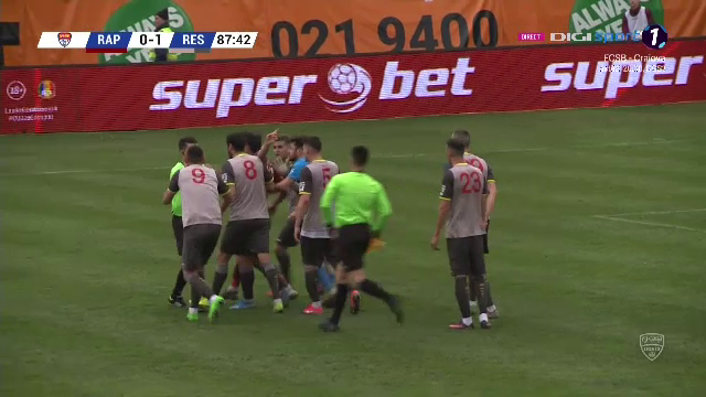 Un penalty atat de rusinos incat Rapid trebuia sa-l dea PESTE POARTA! Comentatorul meciului, revoltat de simularea INCREDIBILA a lui Hlistei! Scene IREALE in Rapid - Resita_7