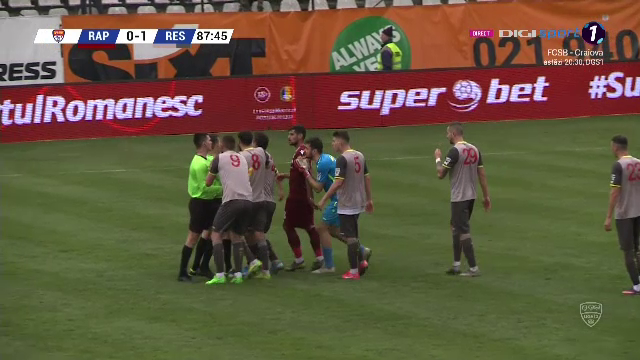 Un penalty atat de rusinos incat Rapid trebuia sa-l dea PESTE POARTA! Comentatorul meciului, revoltat de simularea INCREDIBILA a lui Hlistei! Scene IREALE in Rapid - Resita_8