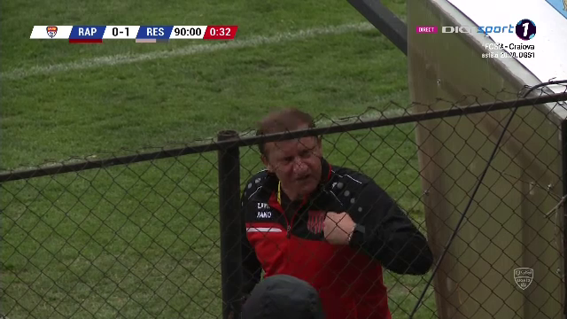 Un penalty atat de rusinos incat Rapid trebuia sa-l dea PESTE POARTA! Comentatorul meciului, revoltat de simularea INCREDIBILA a lui Hlistei! Scene IREALE in Rapid - Resita_13