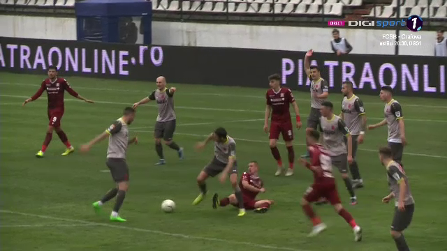 Un penalty atat de rusinos incat Rapid trebuia sa-l dea PESTE POARTA! Comentatorul meciului, revoltat de simularea INCREDIBILA a lui Hlistei! Scene IREALE in Rapid - Resita_14