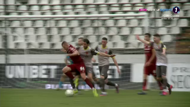 Un penalty atat de rusinos incat Rapid trebuia sa-l dea PESTE POARTA! Comentatorul meciului, revoltat de simularea INCREDIBILA a lui Hlistei! Scene IREALE in Rapid - Resita_15