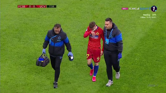 Darius Olaru a fost facut K.O de Nitu dupa doua minute de joc! Mijlocasul a fost dus cu ambulanta la spital_5