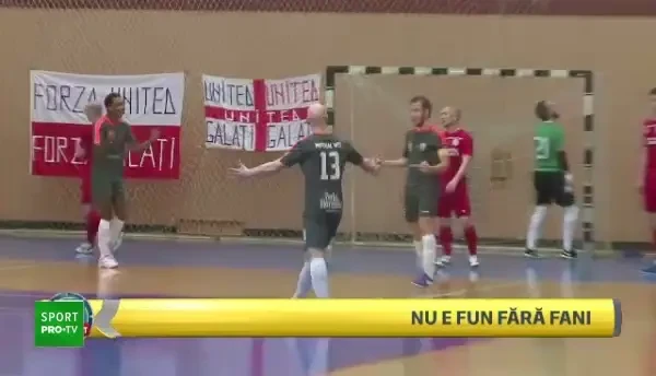 Meci cu PORTILE INCHISE la propriu! VIDEO EPIC: cum se joaca in campionatul Romaniei de futsal: jucatorii ii saluta pe fani de DUPA USA