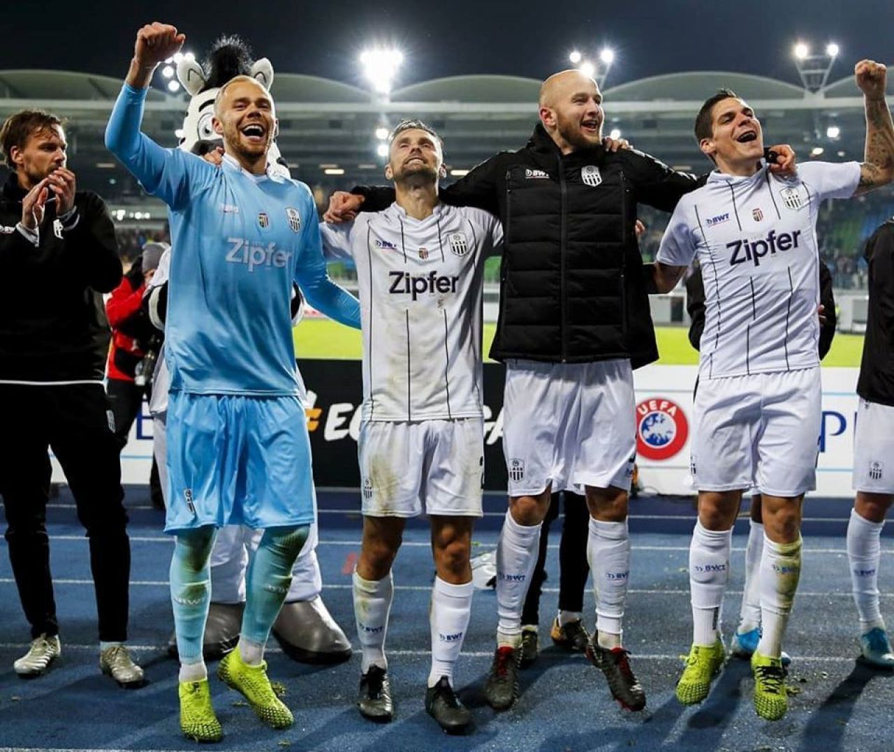 Exemplu pentru Dinamo? Noua senzatie din Europa League era in pragul falimentului, iar acum o face sa tremure pe Manchester United _2